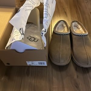 Brand new Ugg Tasman Kids Size 5 Chestnut